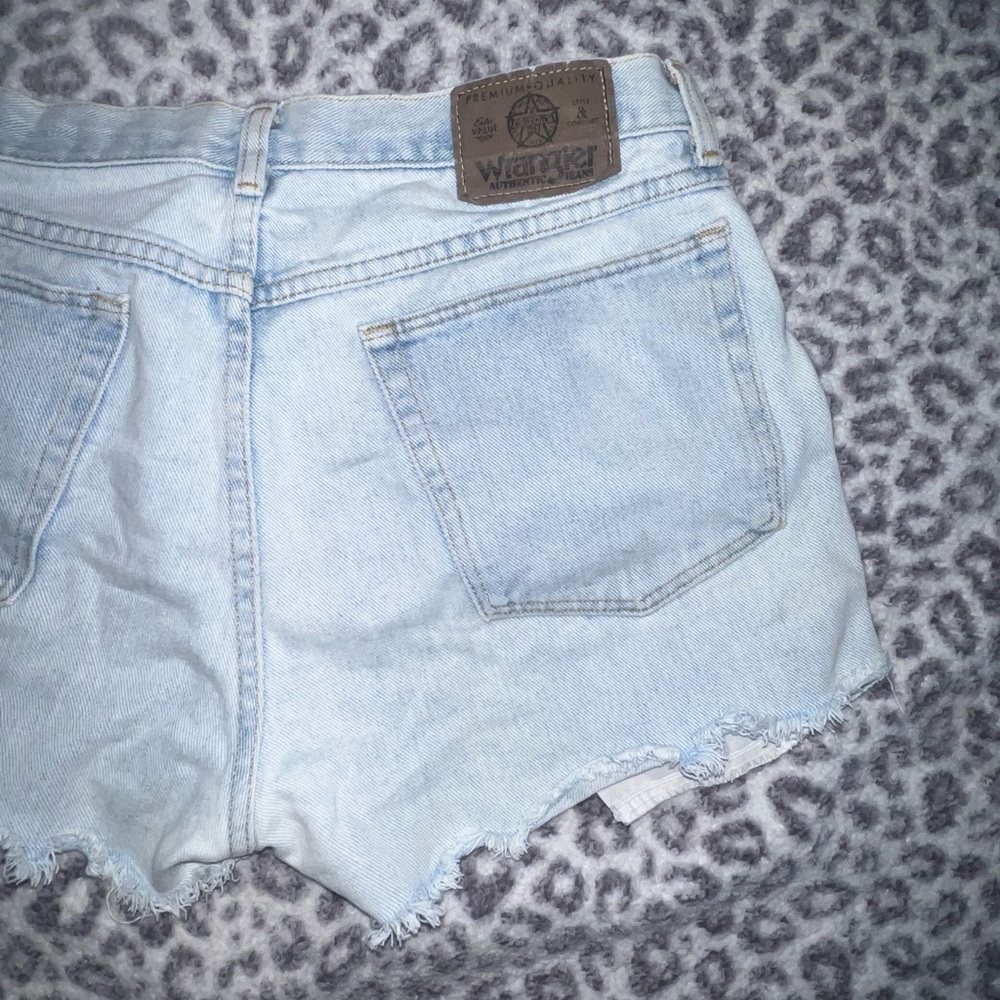 Light wash wrangler jean shorts - Picture 7 of 11